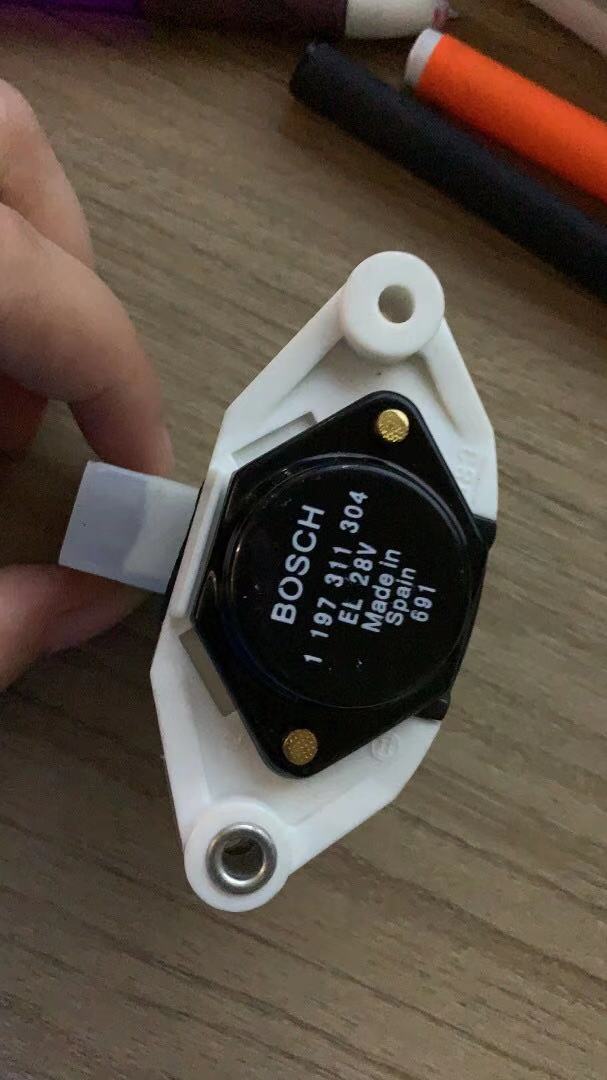 Auto Heavry Truck Bosch Alternator Voltage Regulator 1197311301 694060